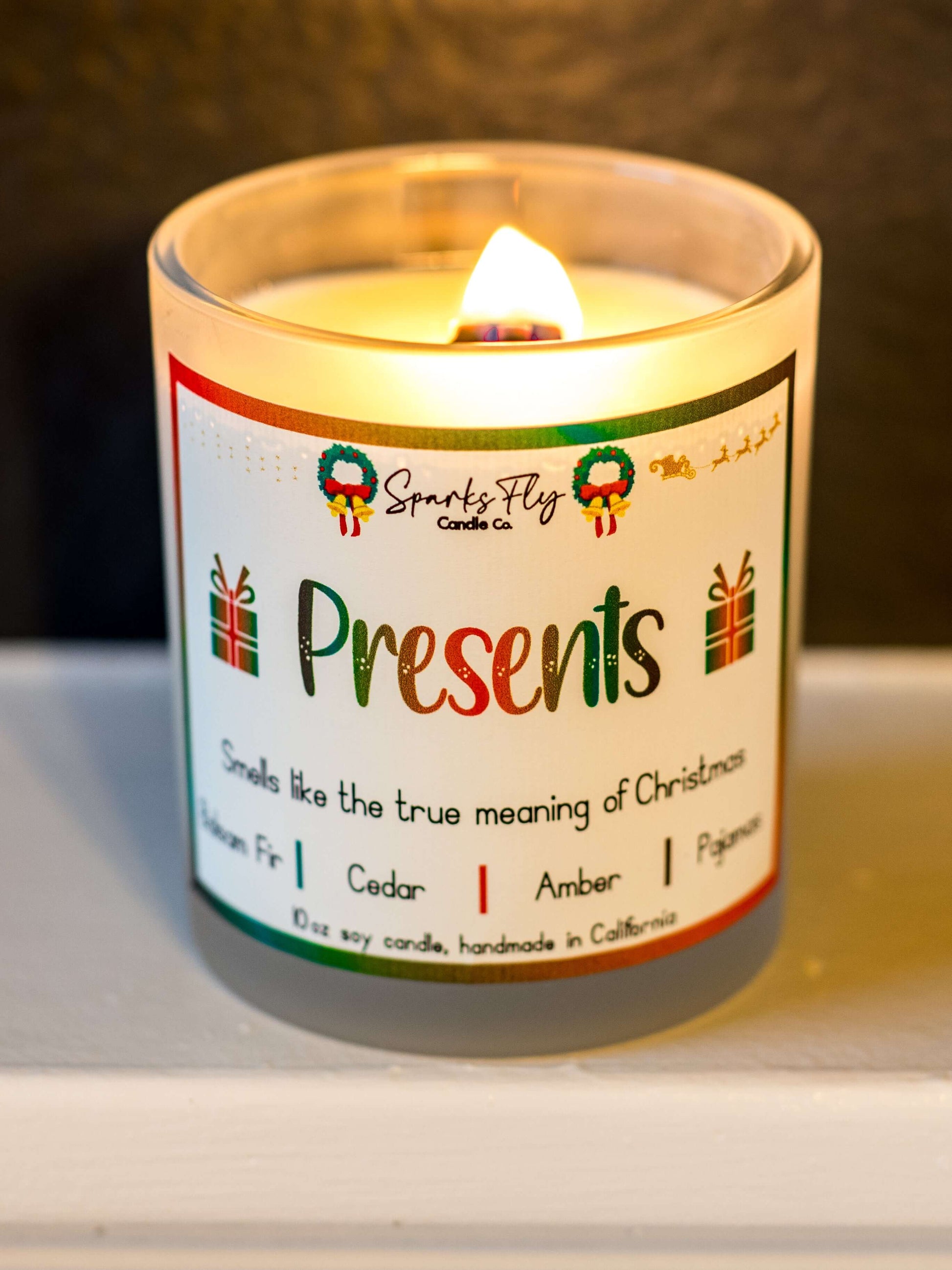Presents Candle - Evoking the heartfelt essence of Christmas in every whiff.