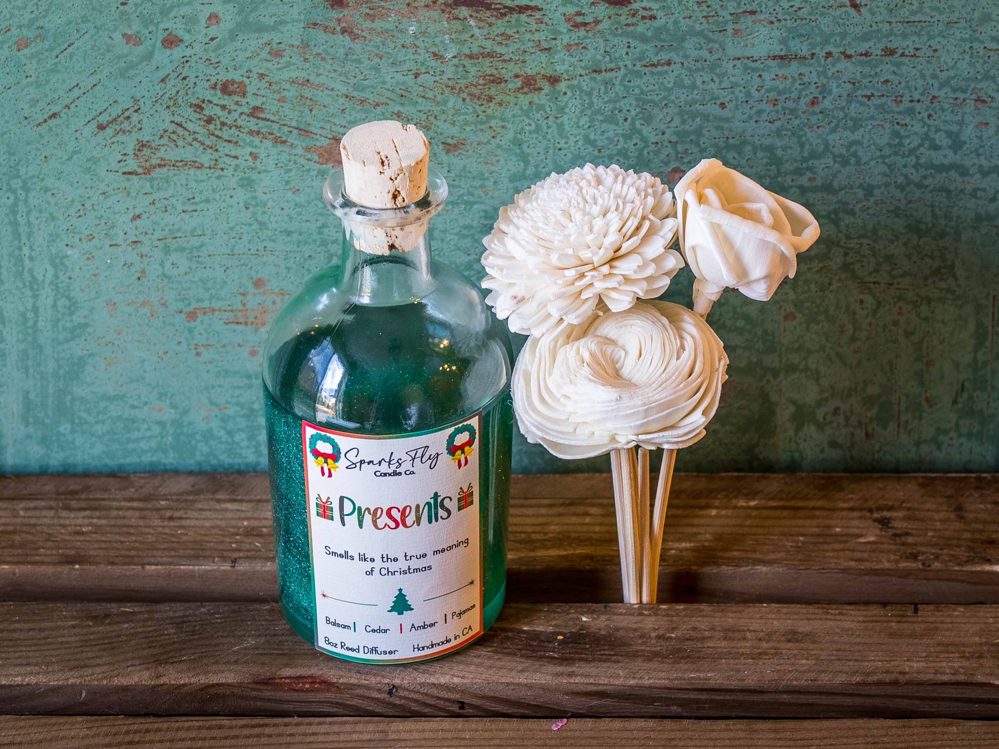 Presents Candle - Evoking the heartfelt essence of Christmas in every whiff.