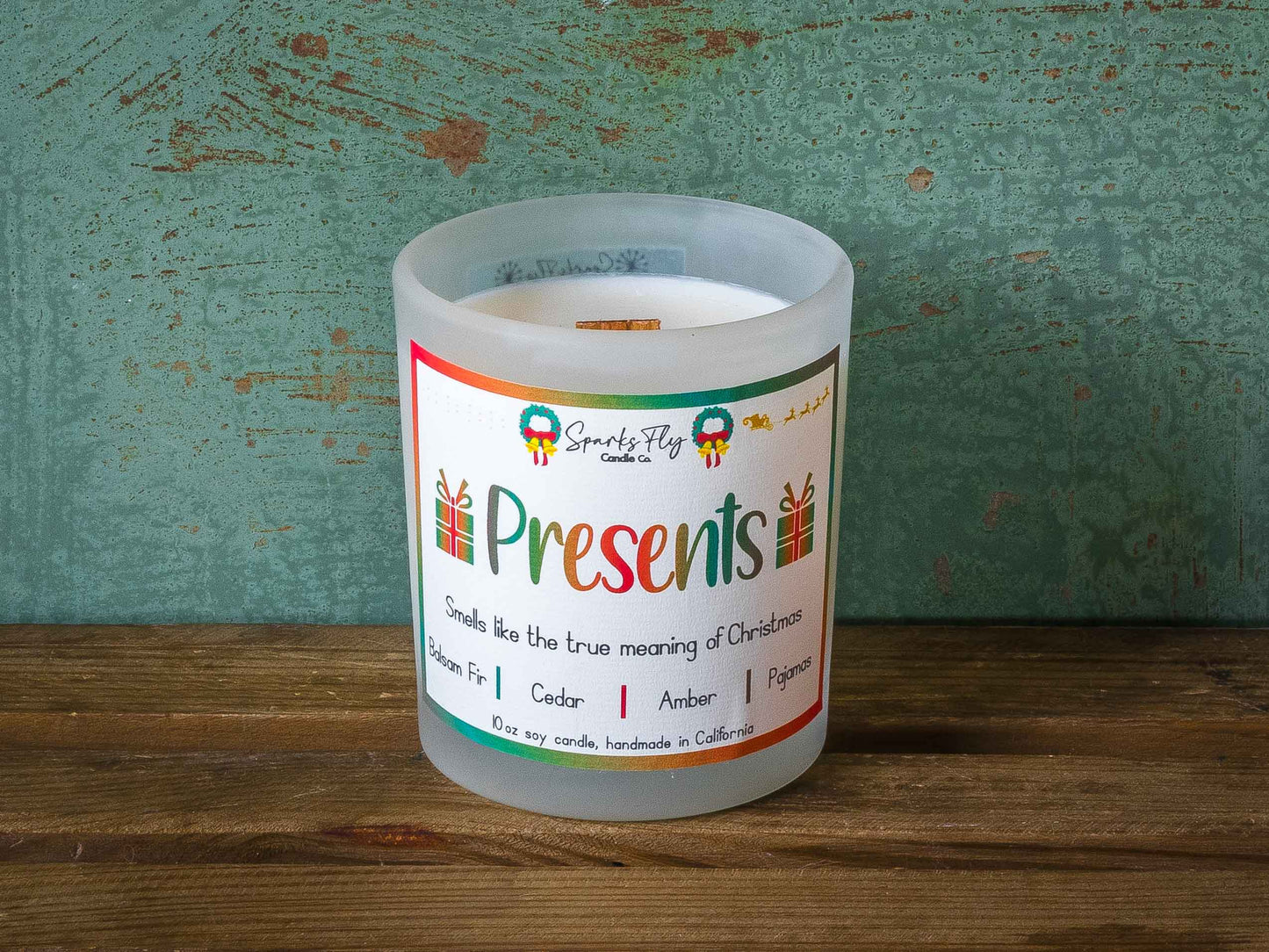 Presents Candle - Evoking the heartfelt essence of Christmas in every whiff.