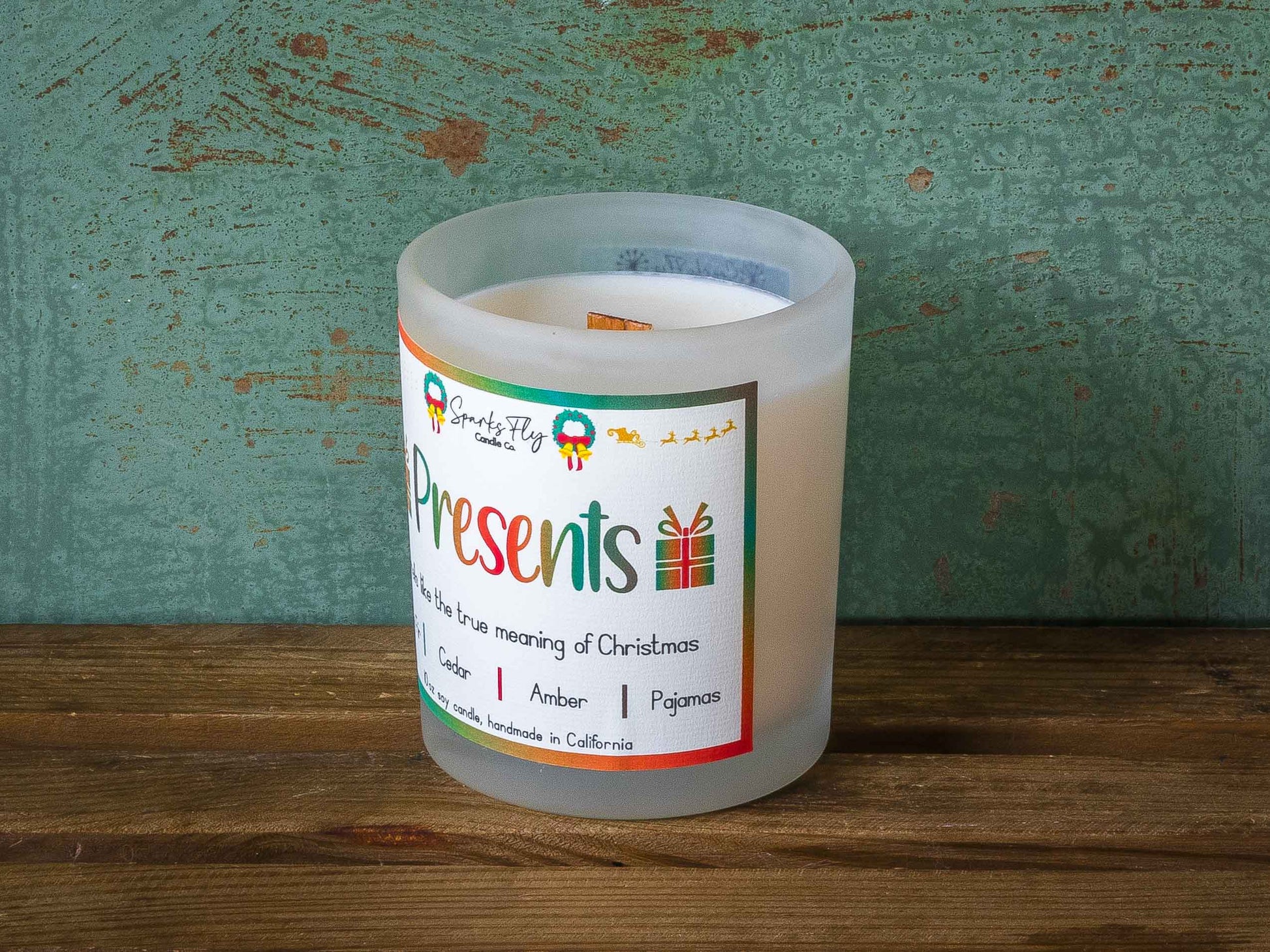 Presents Candle - Evoking the heartfelt essence of Christmas in every whiff.