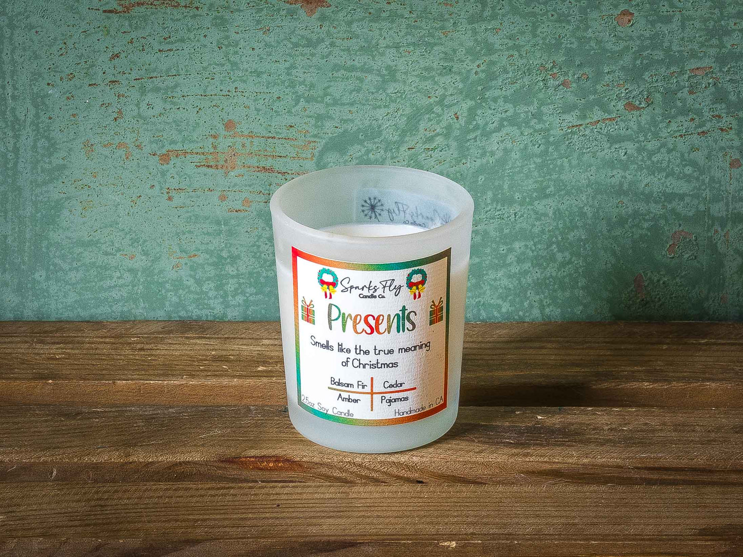 Presents Candle - Evoking the heartfelt essence of Christmas in every whiff.