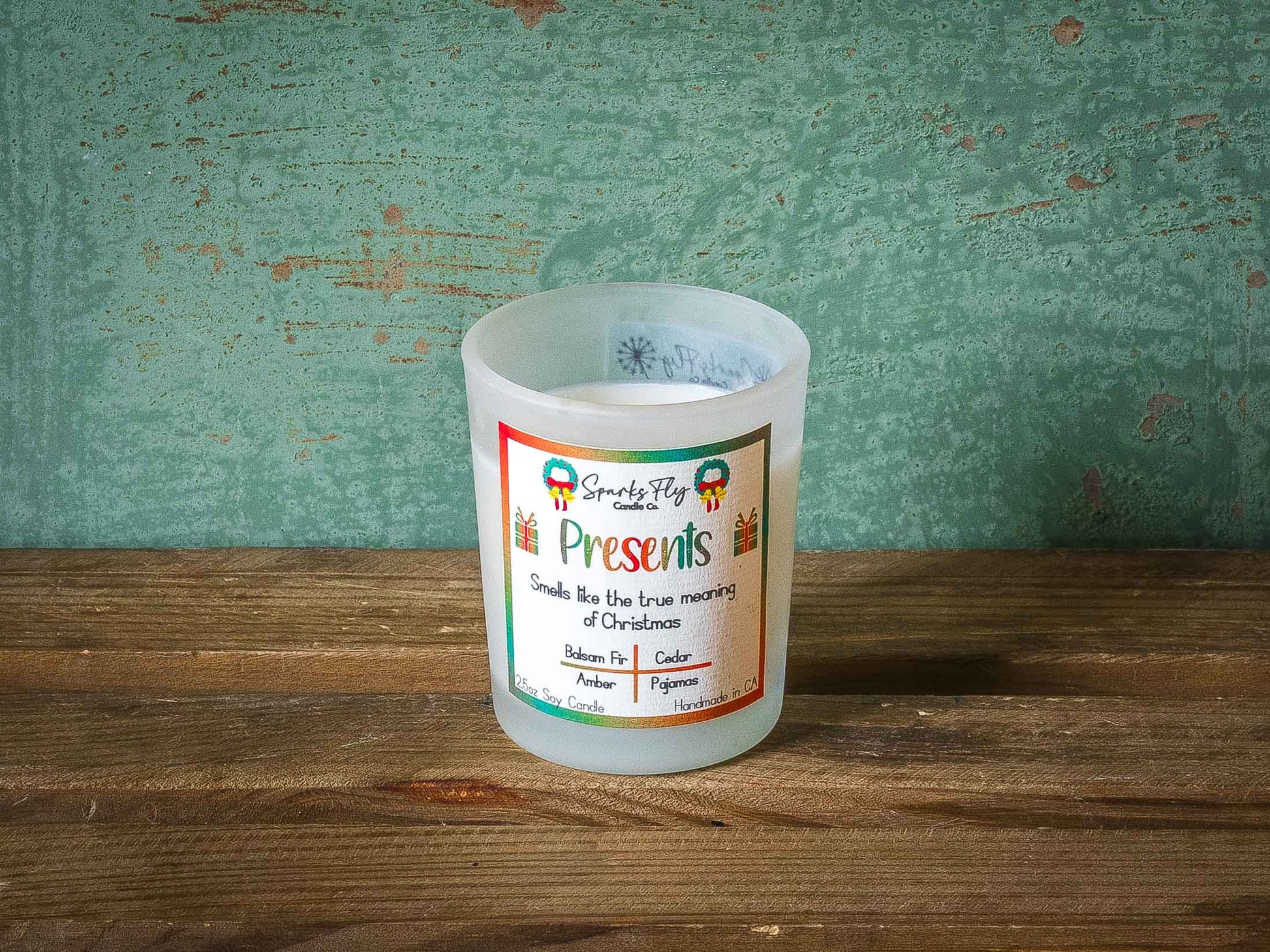 Presents Candle - Evoking the heartfelt essence of Christmas in every whiff.