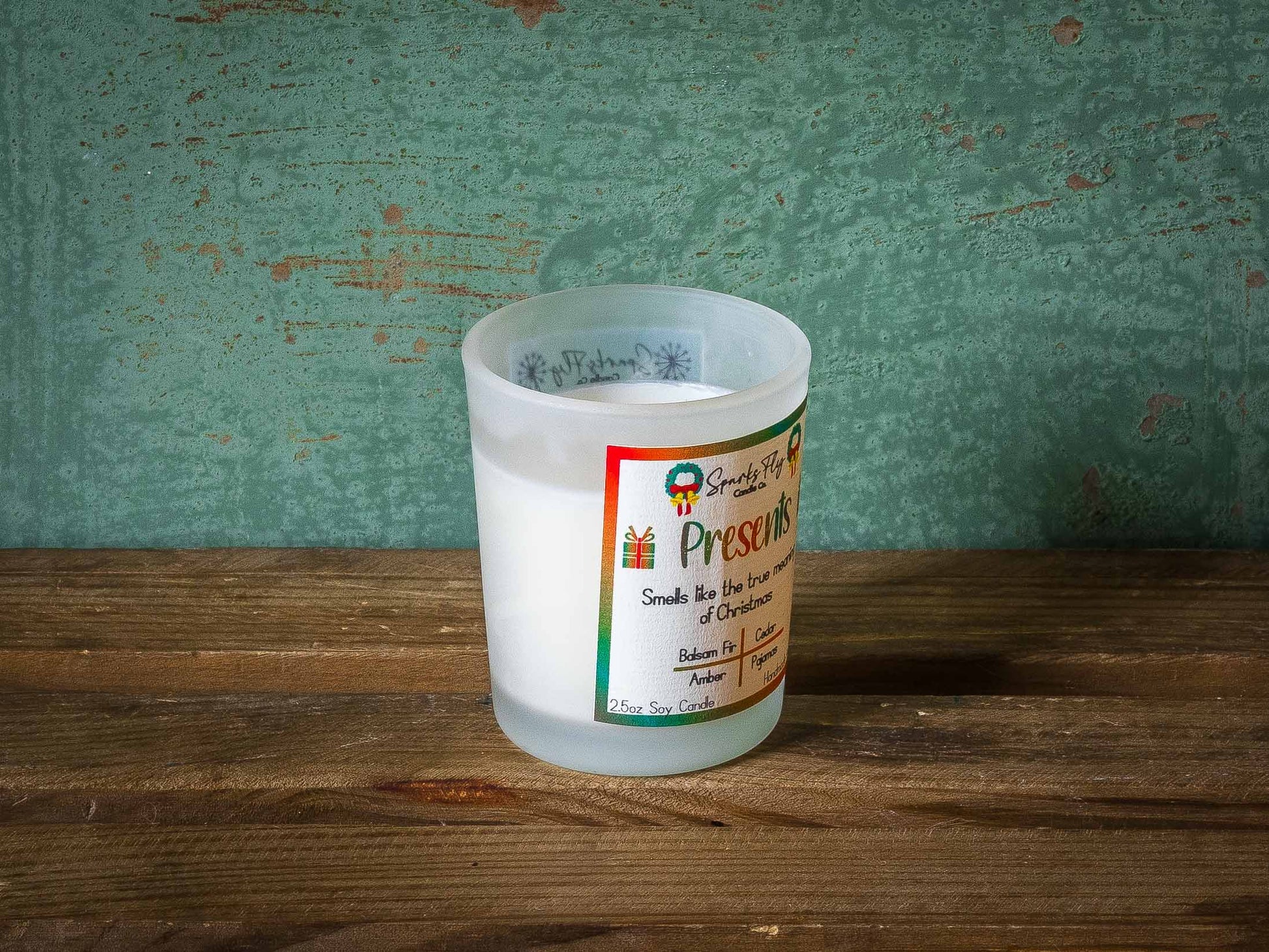 Presents Candle - Evoking the heartfelt essence of Christmas in every whiff.