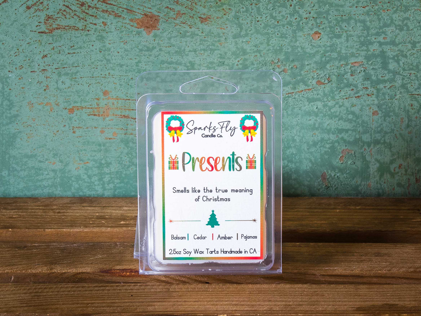 Presents Candle - Evoking the heartfelt essence of Christmas in every whiff.