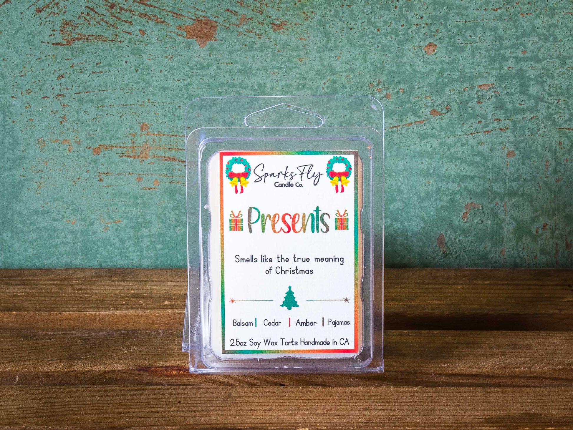 Presents Candle - Evoking the heartfelt essence of Christmas in every whiff.