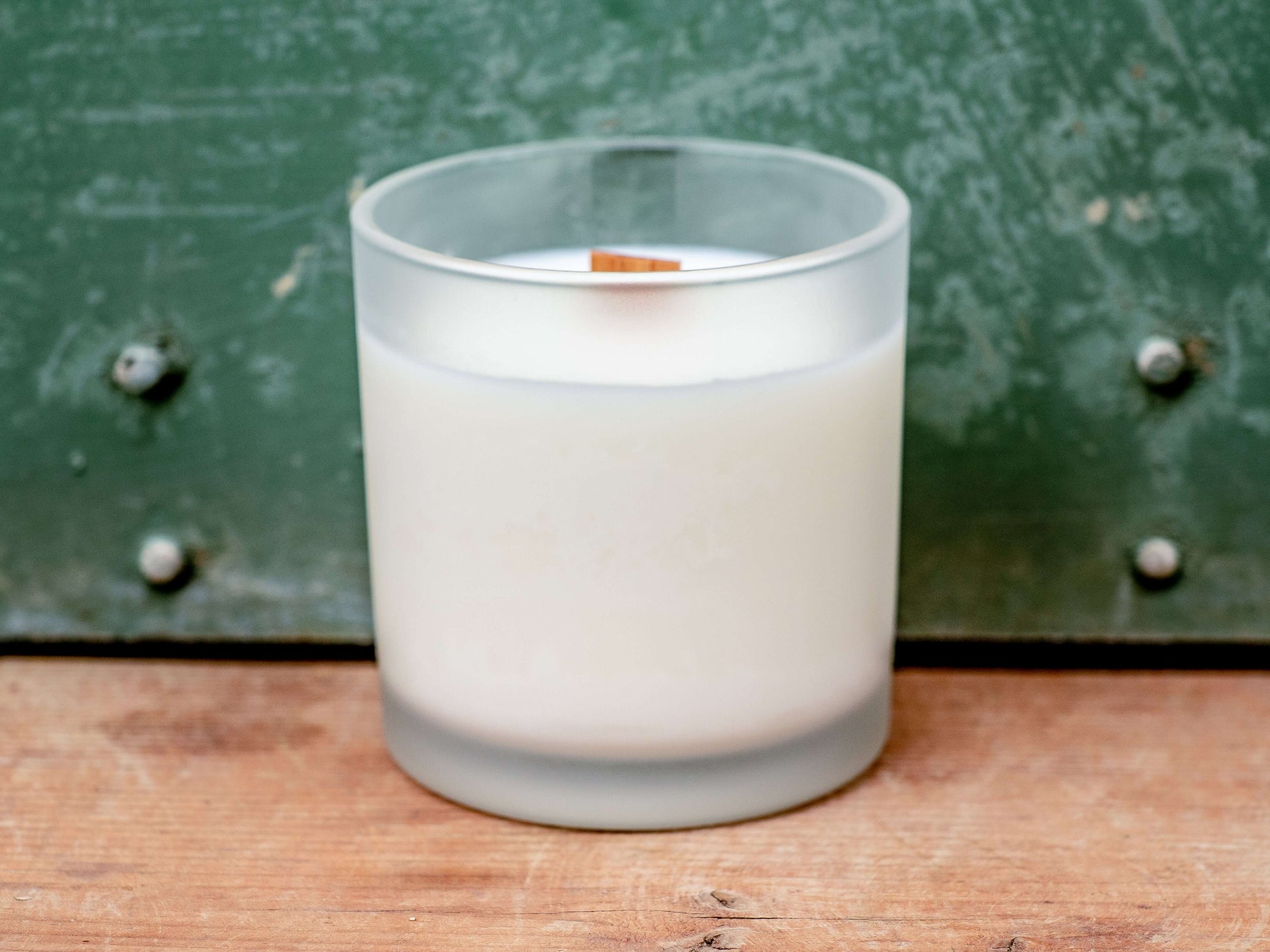 unscented soy candle with crackling wooden wick