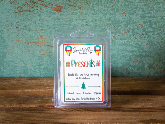Presents Candle - Evoking the heartfelt essence of Christmas in every whiff.